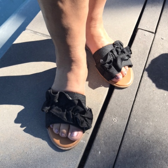 New Flirty Ruffle sandal - Picture 9 of 9